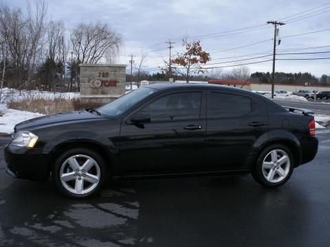 Brilliant Black Crystal Pearl Dodge Avenger SXT.  Click to enlarge.