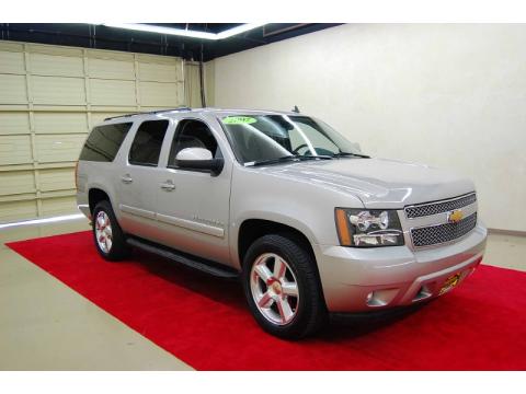 Silver Birch Metallic Chevrolet Suburban 1500 LT.  Click to enlarge.