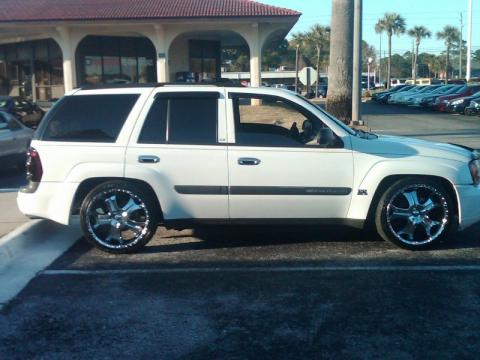 Summit White Chevrolet TrailBlazer LS.  Click to enlarge.