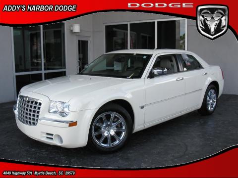 Stone White Chrysler 300 C HEMI.  Click to enlarge.
