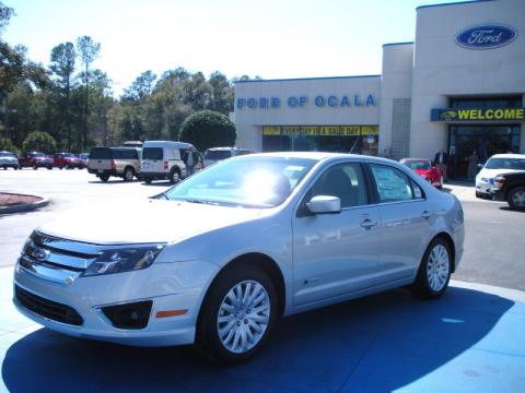 Brilliant Silver Metallic Ford Fusion Hybrid.  Click to enlarge.