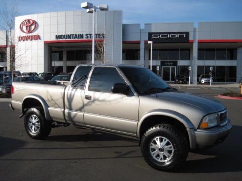 Pewter Metallic GMC Sonoma SLS Extended Cab 4x4.  Click to enlarge.
