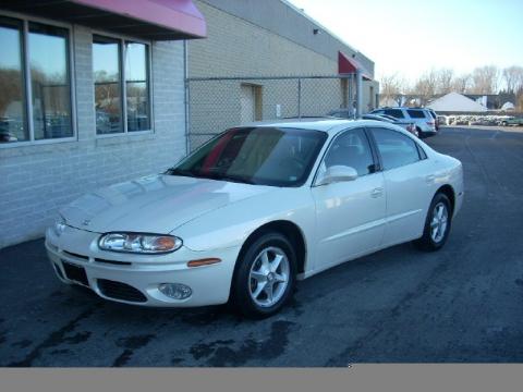 White Diamond Oldsmobile Aurora 3.5.  Click to enlarge.