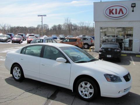 Satin White Pearl Nissan Altima 2.5 S Special Edition.  Click to enlarge.