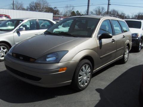 Arizona Beige Metallic Ford Focus SE Wagon.  Click to enlarge.