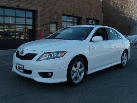 Super White Toyota Camry SE.  Click to enlarge.