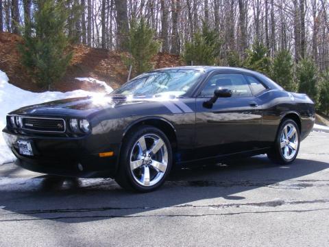 Brilliant Black Crystal Pearl Coat Dodge Challenger R/T.  Click to enlarge.