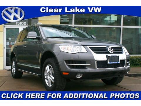 Alaska Gray Metallic Volkswagen Touareg VR6 FSI 4XMotion.  Click to enlarge.