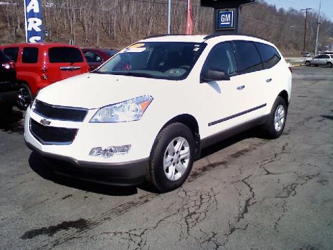 Summit White Chevrolet Traverse LS AWD.  Click to enlarge.