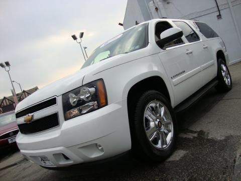 Summit White Chevrolet Suburban 1500 LT 4x4.  Click to enlarge.