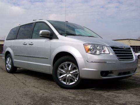 Bright Silver Metallic Chrysler Town & Country Limited.  Click to enlarge.