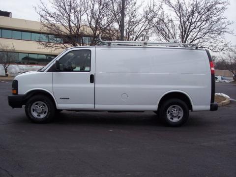 Summit White Chevrolet Express 2500 Cargo Van.  Click to enlarge.