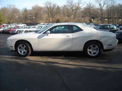 Stone White Dodge Challenger SE.  Click to enlarge.