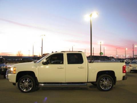 Summit White Chevrolet Silverado 1500 LTZ Crew Cab 4x4.  Click to enlarge.