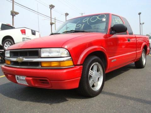Victory Red Chevrolet S10 LS Extended Cab.  Click to enlarge.