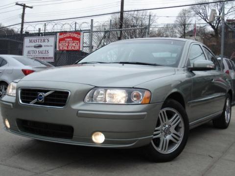 Willow Green Metallic Volvo S60 2.5T.  Click to enlarge.