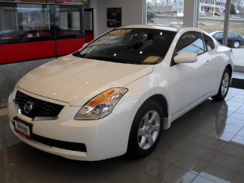 Winter Frost Pearl Nissan Altima 2.5 S Coupe.  Click to enlarge.