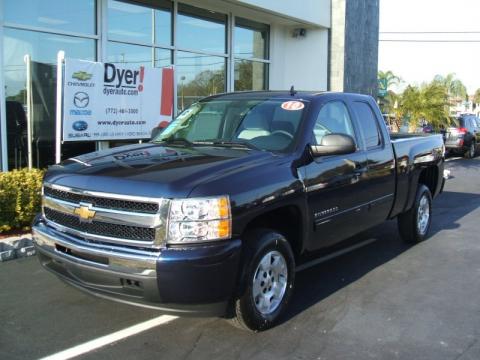 Imperial Blue Metallic Chevrolet Silverado 1500 LT Extended Cab.  Click to enlarge.