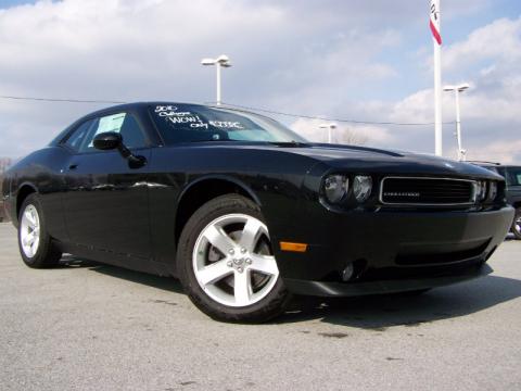 Brilliant Black Crystal Pearl Dodge Challenger SE.  Click to enlarge.
