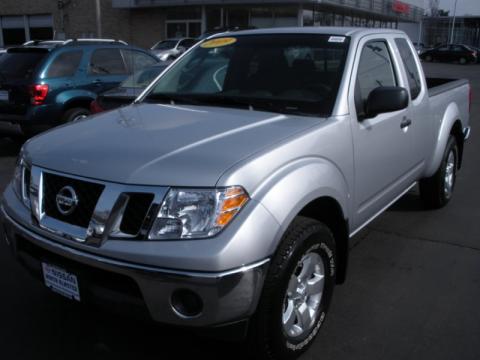 Radiant Silver Nissan Frontier SE King Cab 4x4.  Click to enlarge.