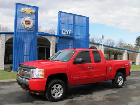 Victory Red Chevrolet Silverado 1500 LT Extended Cab 4x4.  Click to enlarge.