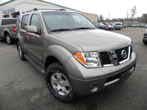 Storm Grey Metallic Nissan Pathfinder SE 4x4.  Click to enlarge.