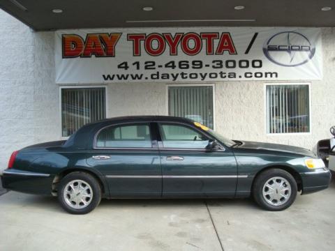 Aspen Green Metallic Lincoln Town Car Signature.  Click to enlarge.