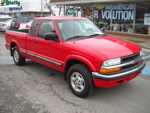 Victory Red Chevrolet S10 LS Extended Cab 4x4.  Click to enlarge.