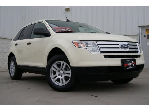 White Sand Tri-Coat Metallic Ford Edge SE.  Click to enlarge.