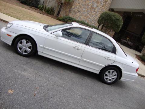 Noble White Hyundai Sonata .  Click to enlarge.