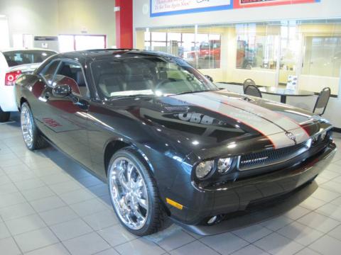 Brilliant Black Crystal Pearl Dodge Challenger SE.  Click to enlarge.