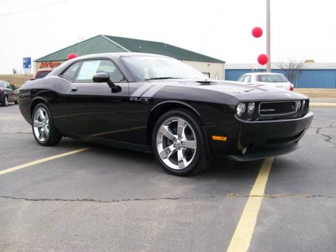 Brilliant Black Crystal Pearl Coat Dodge Challenger R/T.  Click to enlarge.