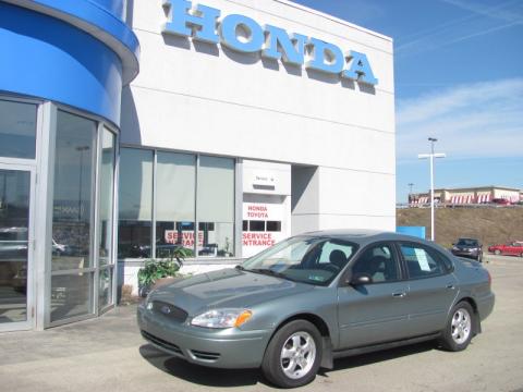 Light Tundra Metallic Ford Taurus SE.  Click to enlarge.