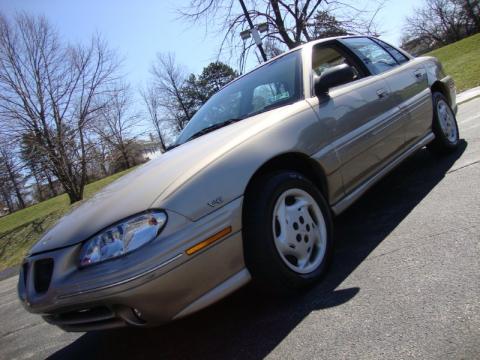 Light Taupe Metallic Pontiac Grand Am SE Sedan.  Click to enlarge.