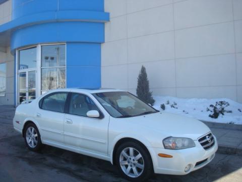 Glacier White Pearl Nissan Maxima GLE.  Click to enlarge.