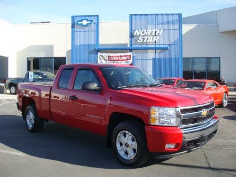 Victory Red Chevrolet Silverado 1500 LT Extended Cab 4x4.  Click to enlarge.