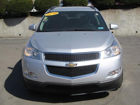 Silver Ice Metallic Chevrolet Traverse LT AWD.  Click to enlarge.