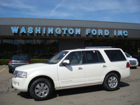 White Chocolate Tri-Coat Lincoln Navigator Luxury 4x4.  Click to enlarge.