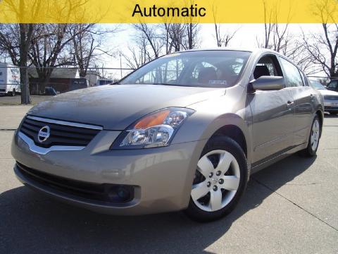 Pebble Beach Metallic Nissan Altima 2.5 S.  Click to enlarge.