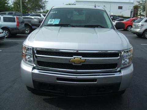 Sheer Silver Metallic Chevrolet Silverado 1500 LT Crew Cab 4x4.  Click to enlarge.