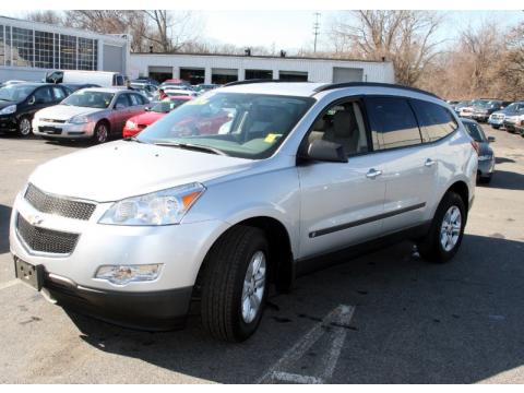 Silver Ice Metallic Chevrolet Traverse LS AWD.  Click to enlarge.