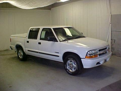 Summit White Chevrolet S10 LS Crew Cab 4x4.  Click to enlarge.