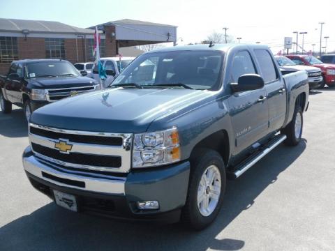 Blue Granite Metallic Chevrolet Silverado 1500 LT Crew Cab 4x4.  Click to enlarge.