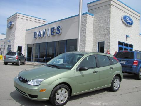 Kiwi Green Metallic Ford Focus ZX5 SE Hatchback.  Click to enlarge.