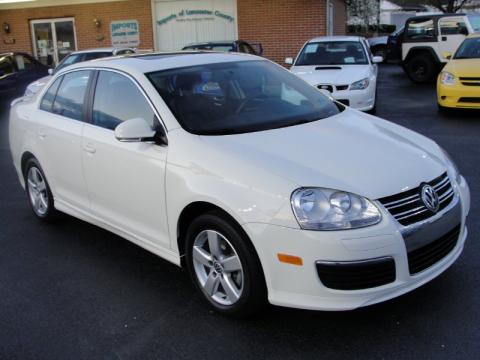 Campanella White Volkswagen Jetta SE Sedan.  Click to enlarge.