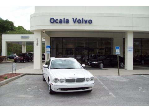 White Onyx Jaguar XJ Vanden Plas.  Click to enlarge.