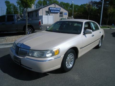 Ivory Pearl Metallic Lincoln Town Car Cartier.  Click to enlarge.