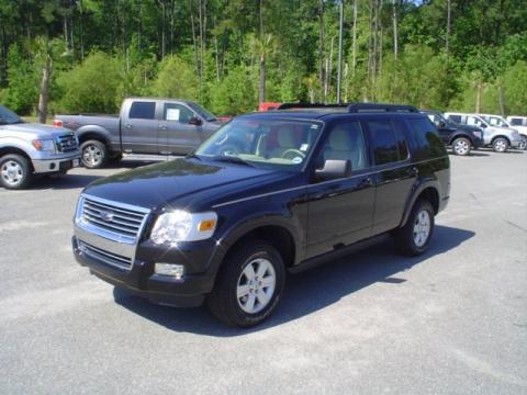 Black Ford Explorer XLT.  Click to enlarge.