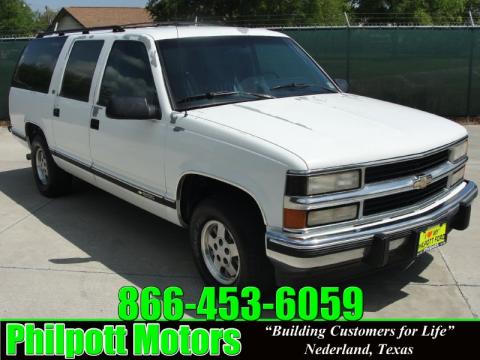 White Chevrolet Suburban C1500.  Click to enlarge.