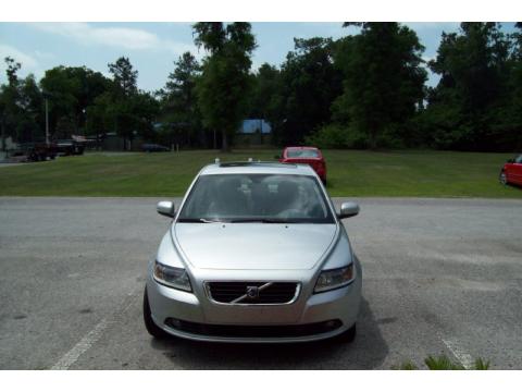 Silver Metallic Volvo S40 2.4i.  Click to enlarge.